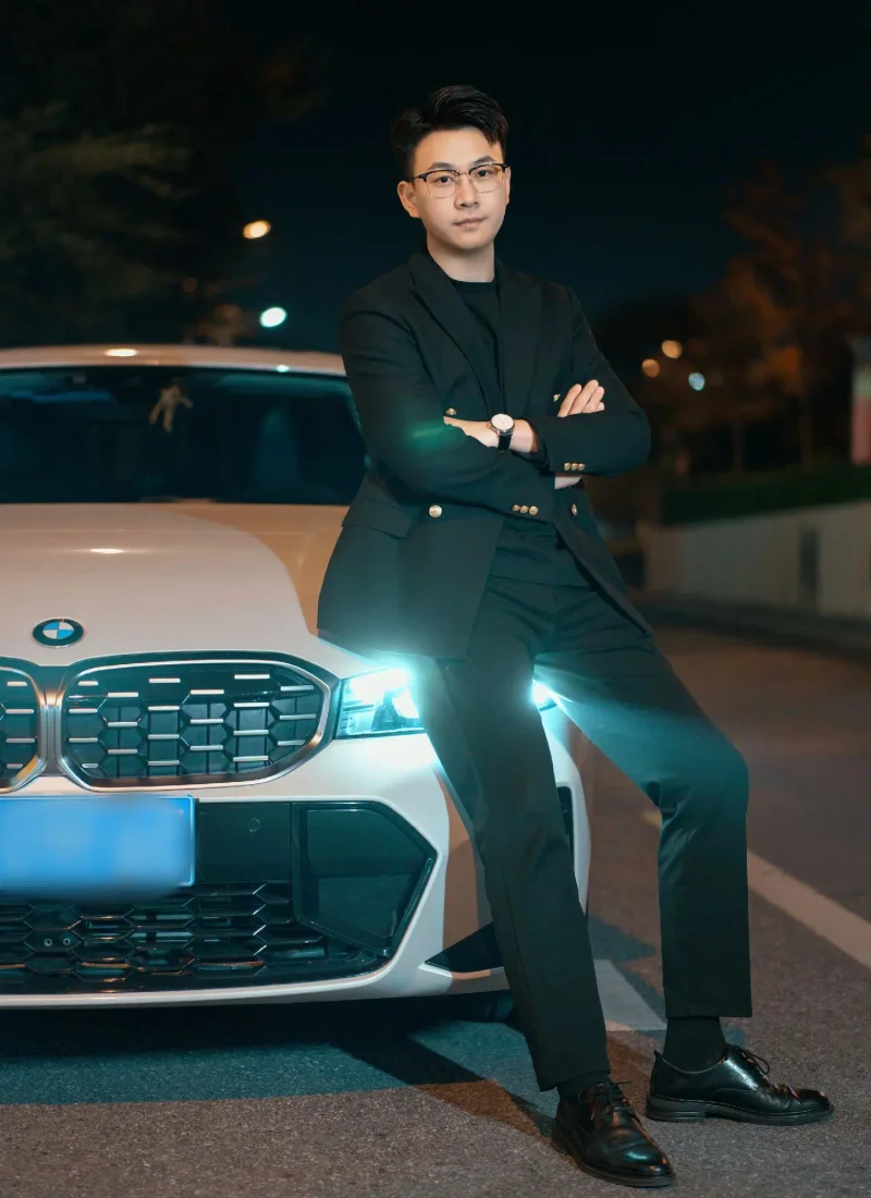 西装+宝马，就是男人最好的医美。