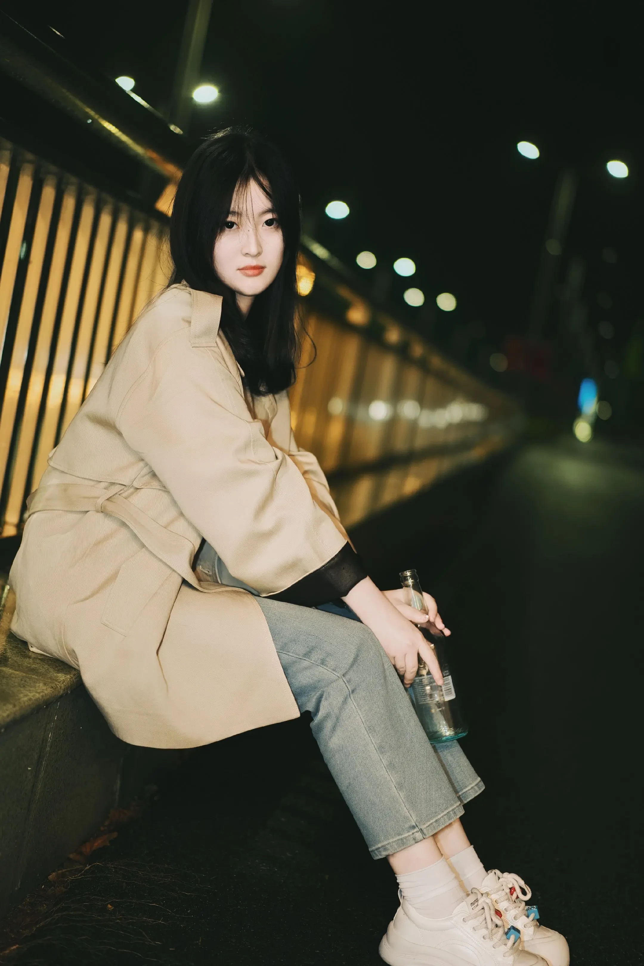 雨夜，隧道，啤酒和镜头的邂逅 。夜幕下的