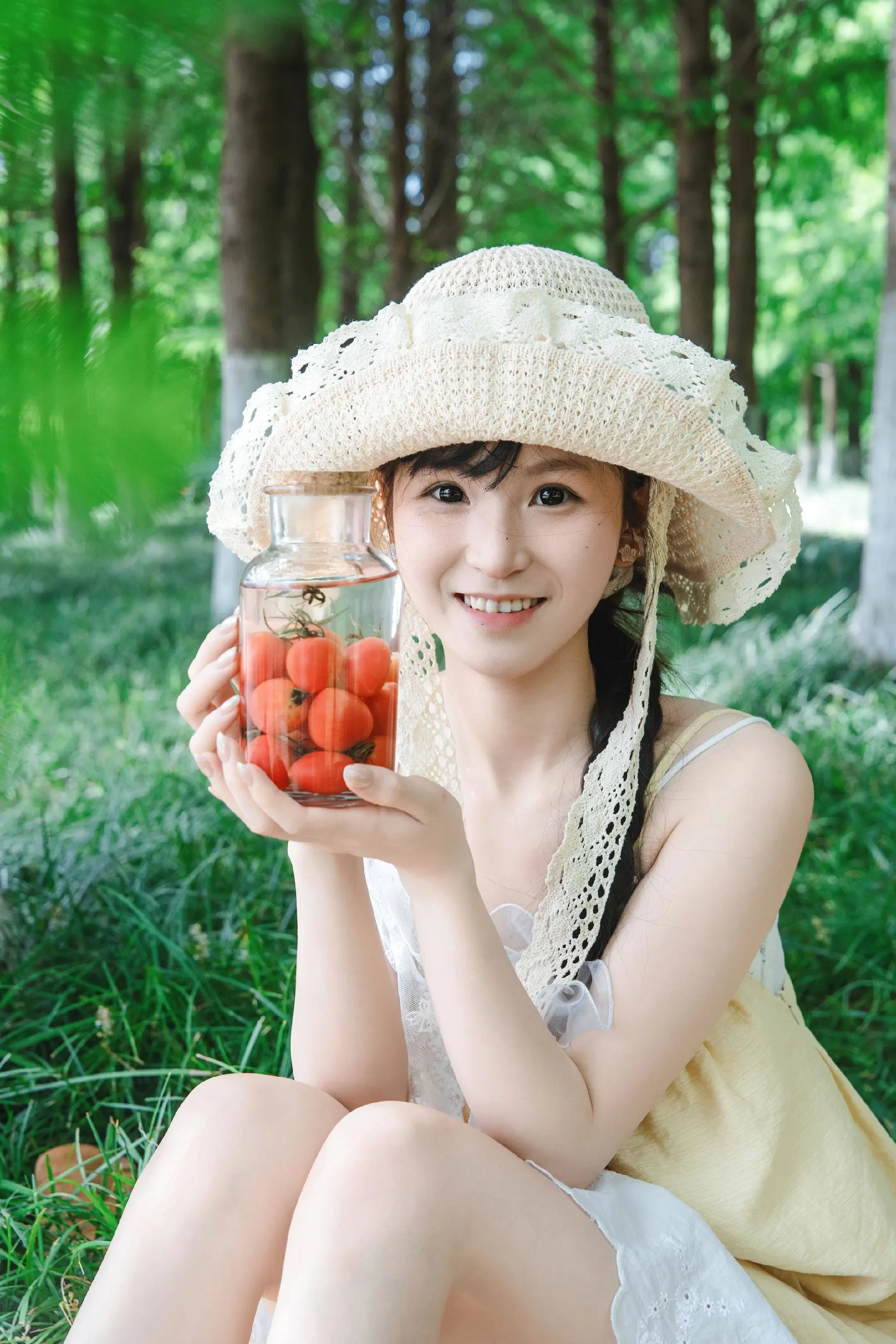少女的心事长存于夏天的脉络中。可能的话，
