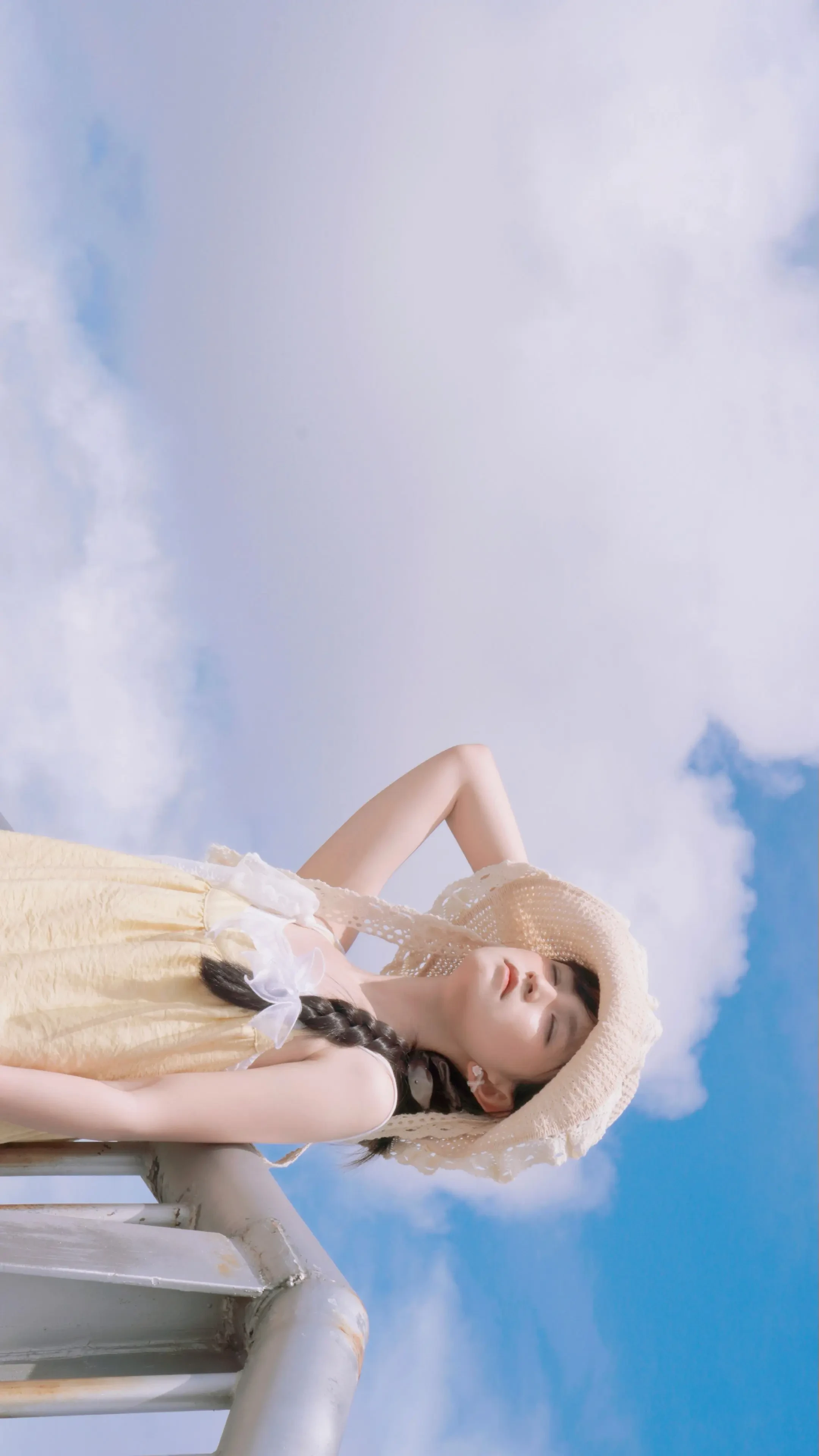 怀念夏日之云。夏日重现，这个夏天似乎还未
