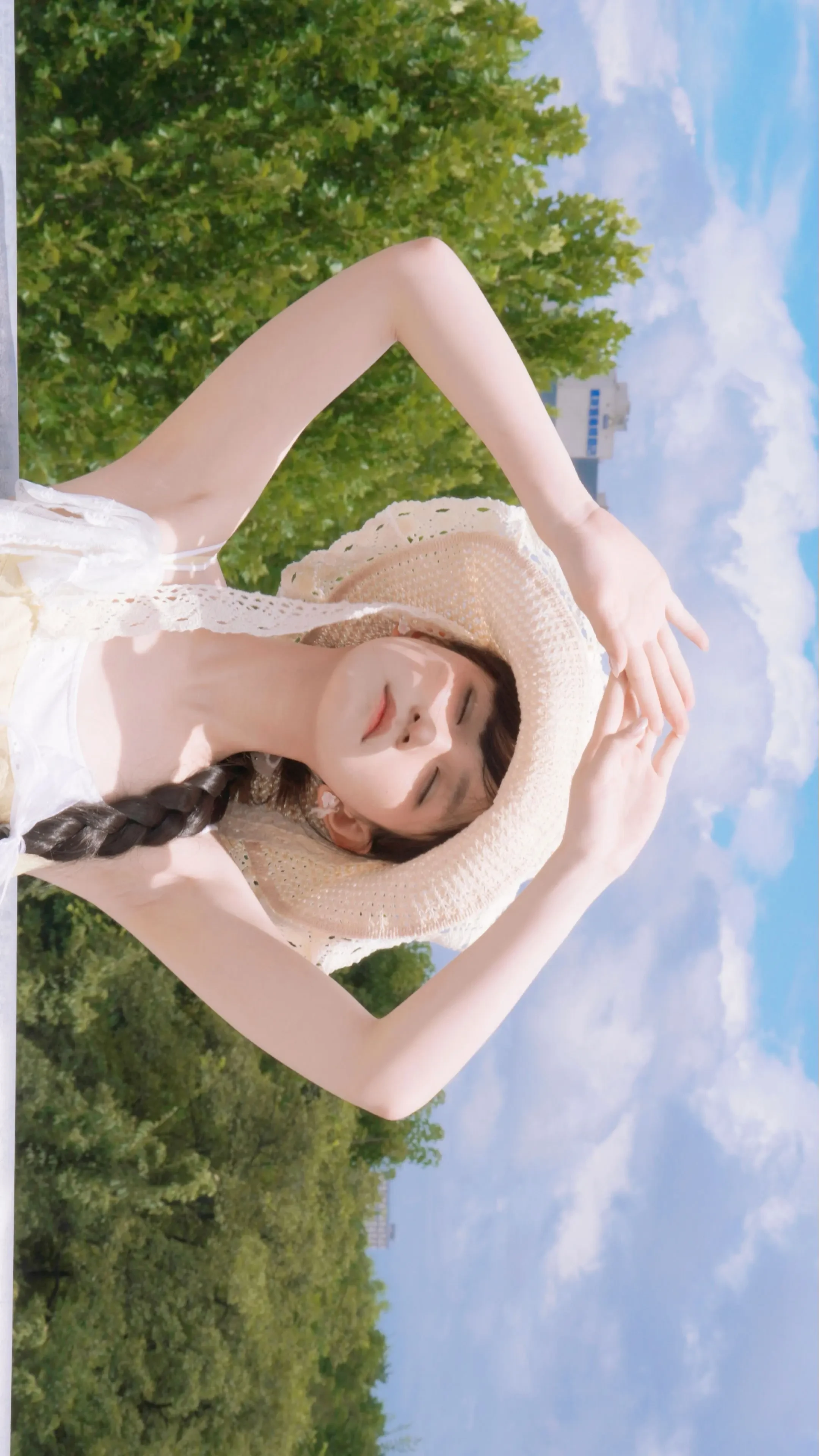 怀念夏日之云。夏日重现，这个夏天似乎还未
