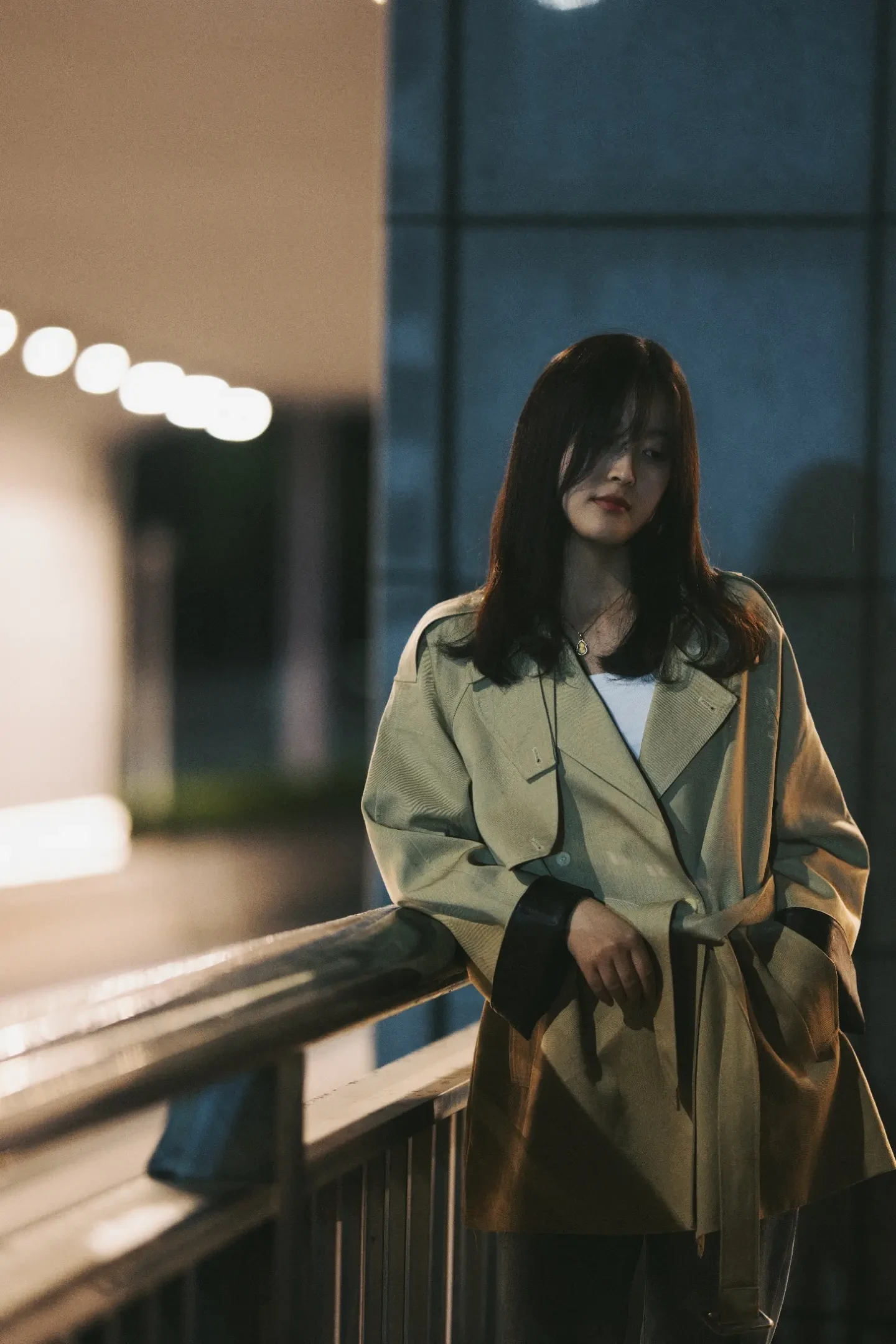 从荧幕里出来的女主角。拍摄地点：临沭南路