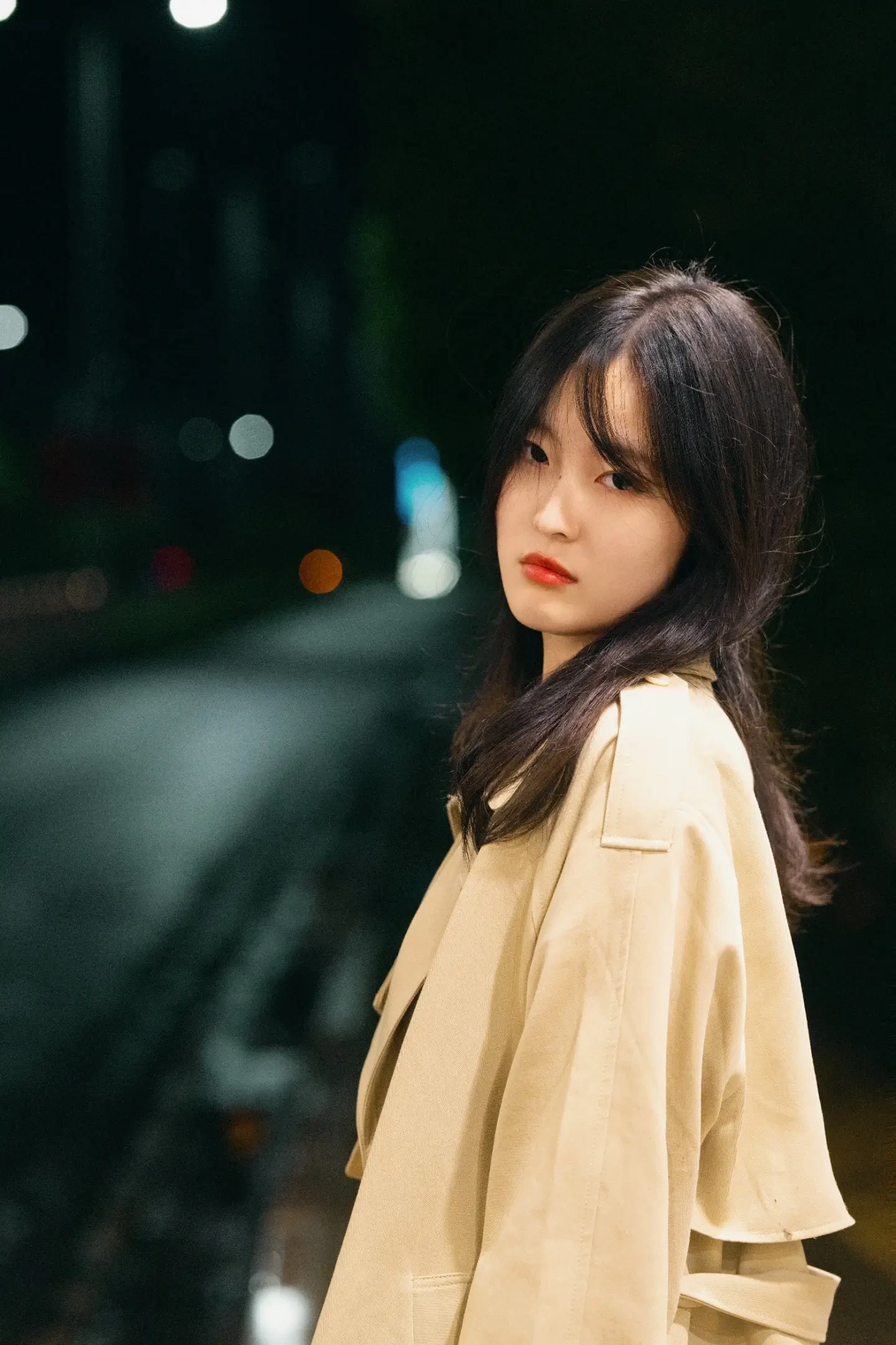 从荧幕里出来的女主角。拍摄地点：临沭南路