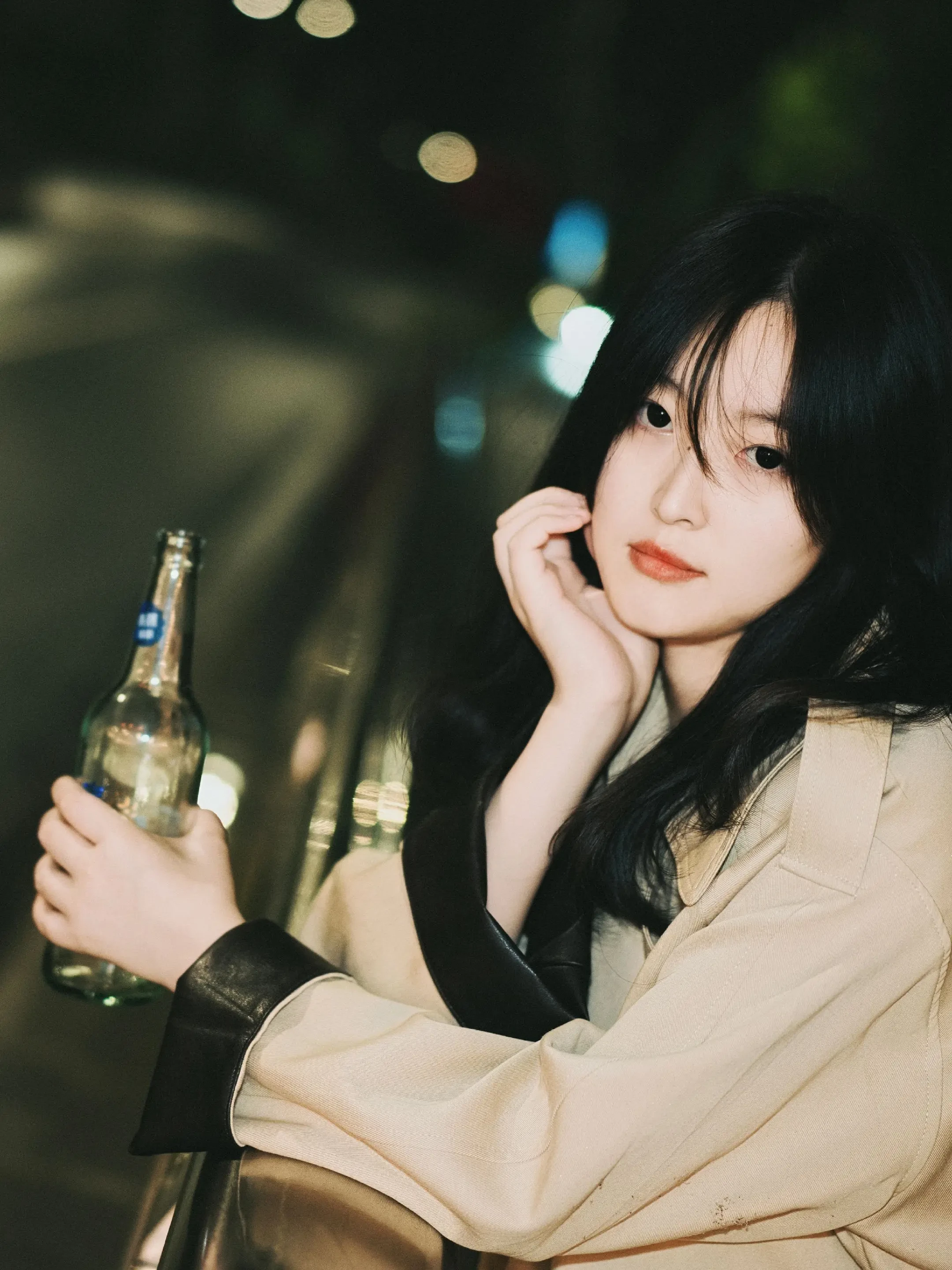 雨夜，隧道，啤酒和镜头的邂逅 。夜幕下的